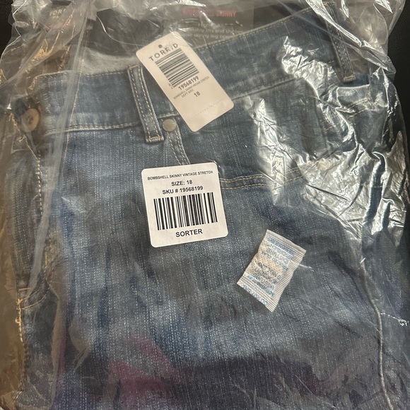 Torrid - Picture 5 of 6